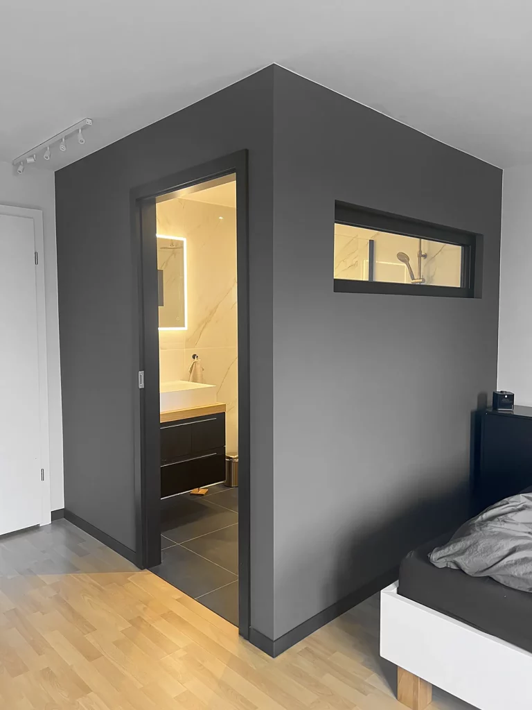 Réalisation Cube rénovation salle de bain par Christin's Home Design