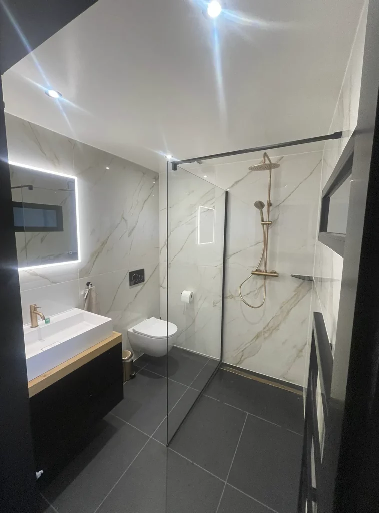 Realisation-cube-salle_de_bain-christins-home-design-02 Réalisation Cube rénovation salle de bain par Christin's Home Design