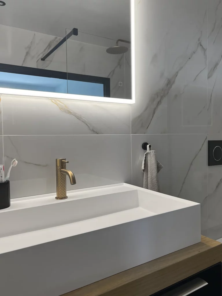 Realisation-cube-salle_de_bain-christins-home-design-04 Réalisation Cube rénovation salle de bain par Christin's Home Design