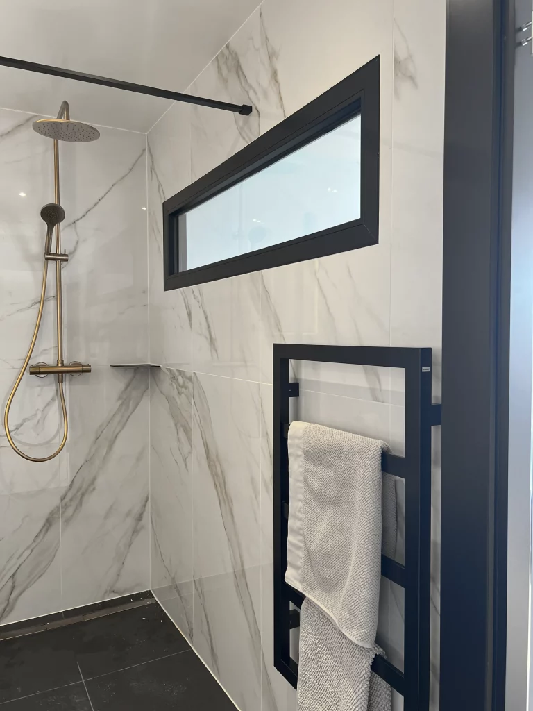 Realisation-cube-salle_de_bain-christins-home-design-05 Réalisation Cube rénovation salle de bain par Christin's Home Design