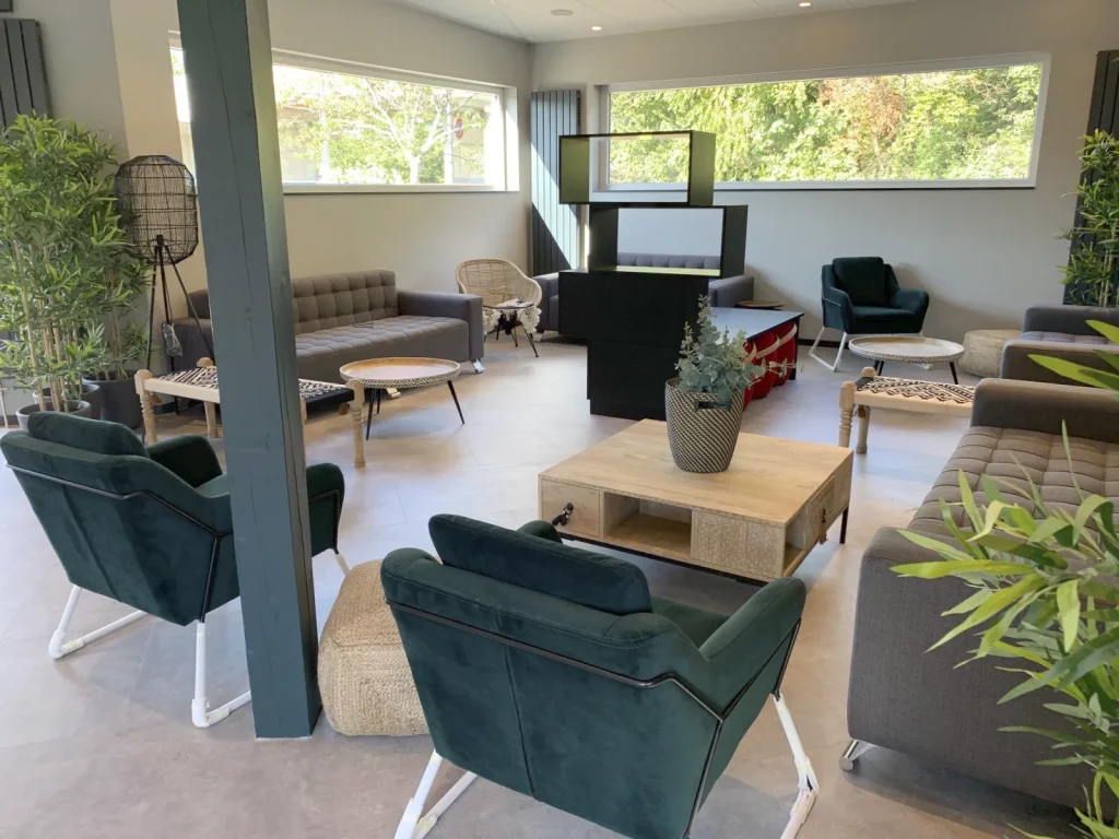 Realisation-eglise-arc_en_ciel-renovation-christins-home-design-01 Eglise Arc-en-Ciel rénovation par Christin's Home Design