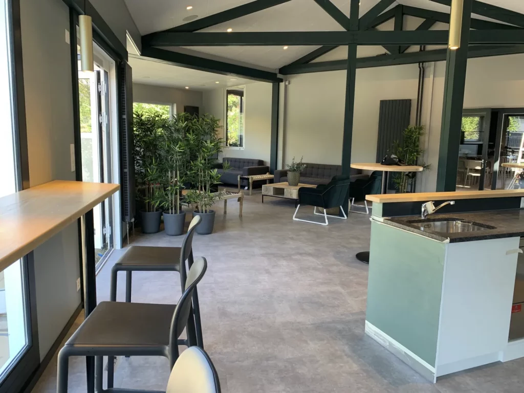 Realisation-eglise-arc_en_ciel-renovation-christins-home-design-02 Eglise Arc-en-Ciel rénovation par Christin's Home Design